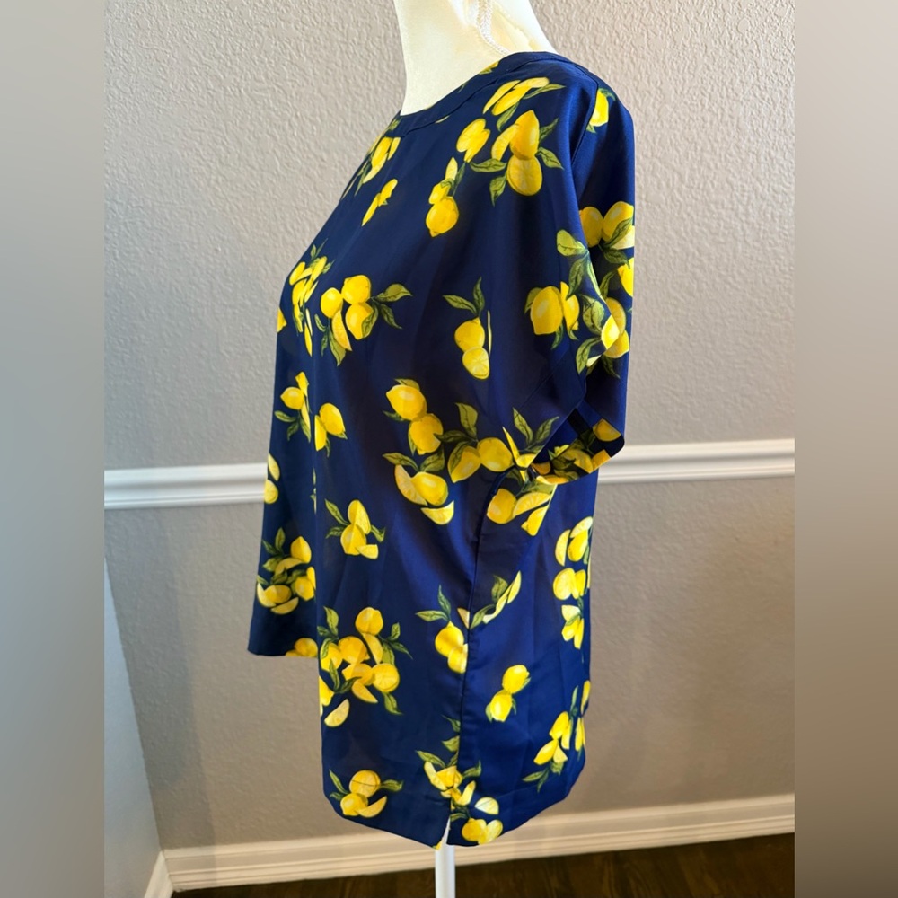 Banana Republic Lemon Print Perfect Tee Size M Navy Short Sleeve Flowy Office - Picture 6 of 9